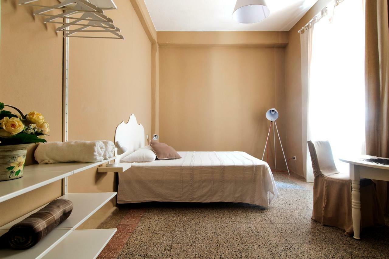 Blulassu City Center Rooms Кальярі Екстер'єр фото