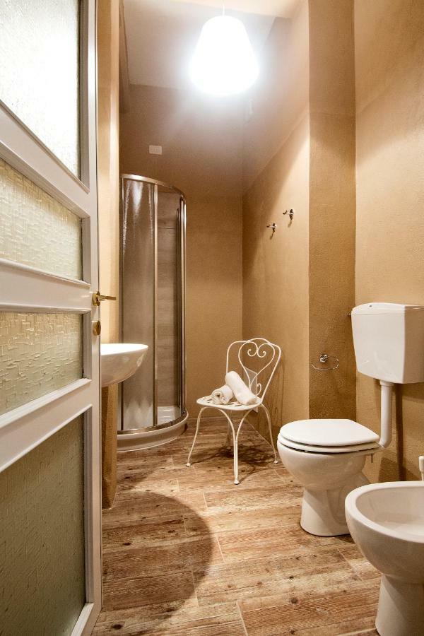 Blulassu City Center Rooms Кальярі Екстер'єр фото