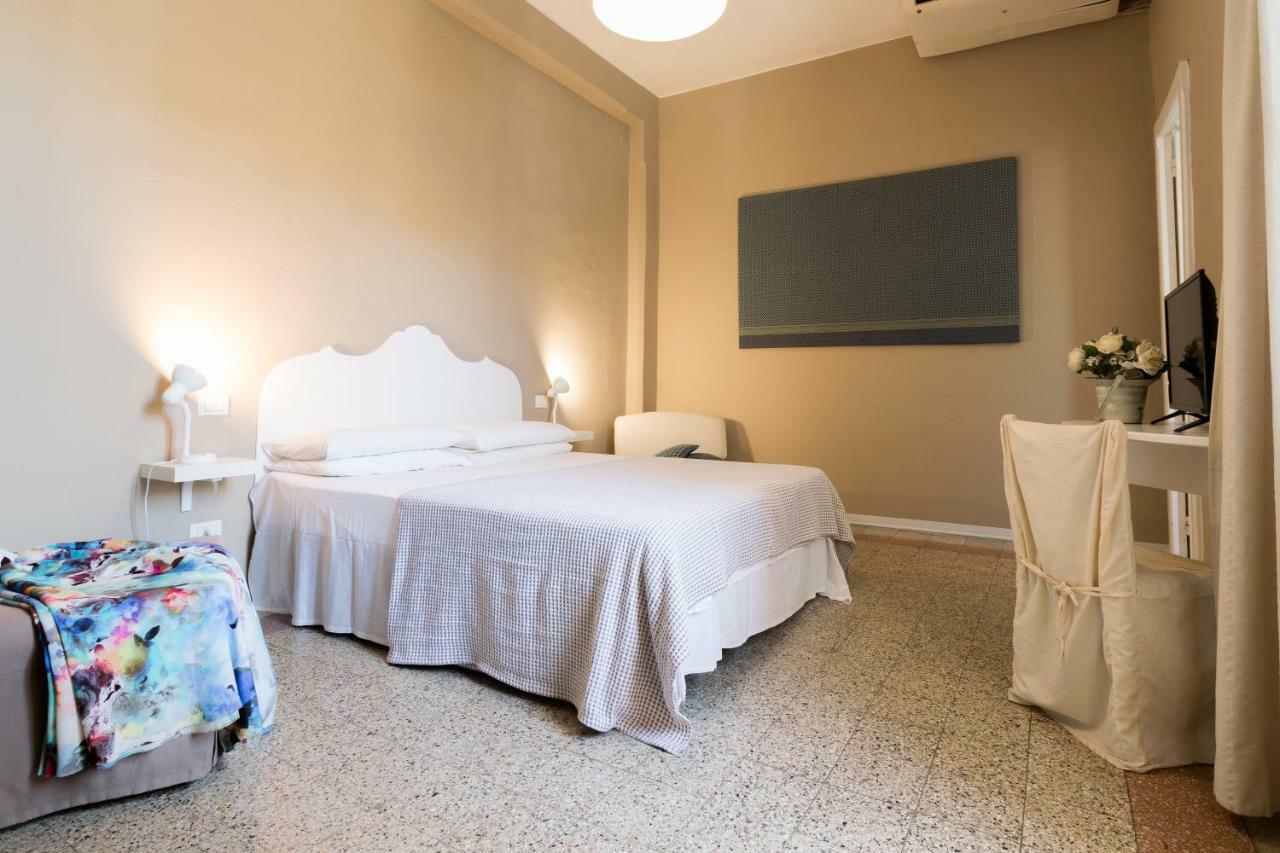 Blulassu City Center Rooms Кальярі Номер фото