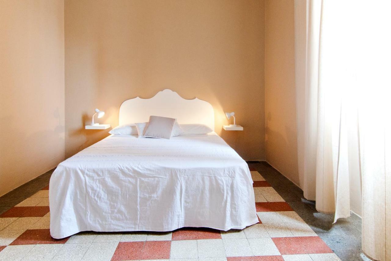 Blulassu City Center Rooms Кальярі Екстер'єр фото
